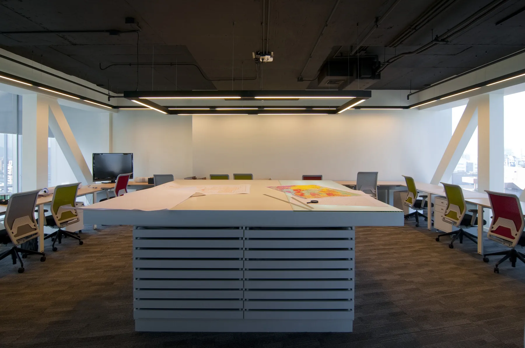 Sala de trabajo con vistas.