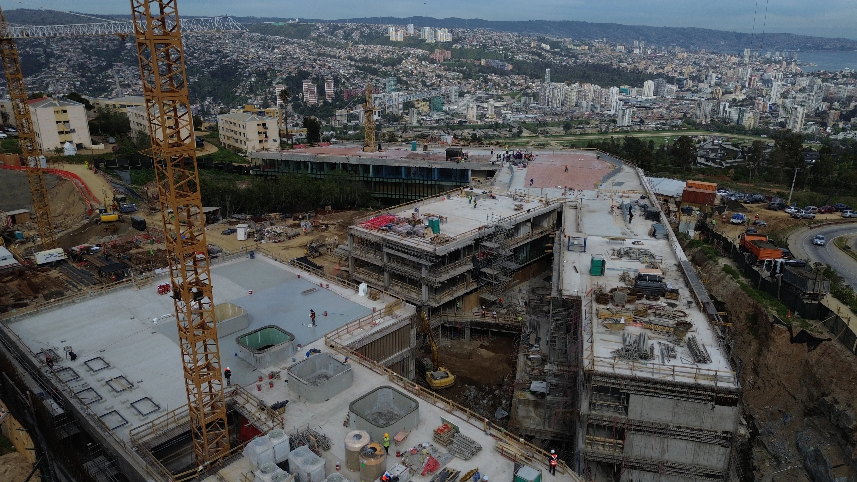 Obra en ejecución, septiembre de 2026: campus y ciudad hacia la bahía